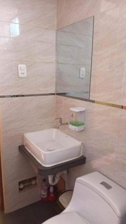 Close To Airport - Free One Time Pickup - A Y J Familia Apartamento